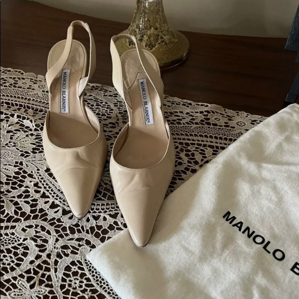 MANOLO BLAHNIK  Slingback Kitten Heels Sz 38
